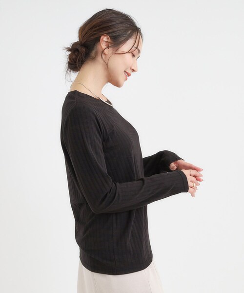 SHOO・LA・RUE（シューラルー）の「【S-LL】1枚でも、重ね着にも ワイドテレコ クルーネックインナー（Tシャツ/カットソー・レディース・オフホワイト/ブラック/ブラウン系・01/02/03/04）」の17枚目の写真