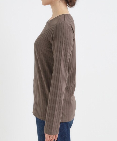 SHOO・LA・RUE（シューラルー）の「【S-LL】1枚でも、重ね着にも ワイドテレコ クルーネックインナー（Tシャツ/カットソー・レディース・オフホワイト/ブラック/ブラウン系・01/02/03/04）」の9枚目の写真