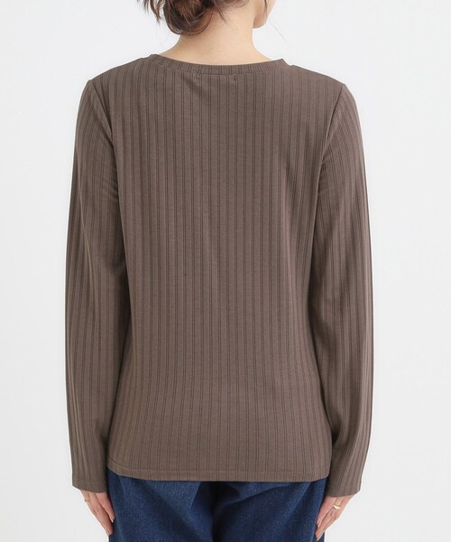 SHOO・LA・RUE（シューラルー）の「【S-LL】1枚でも、重ね着にも ワイドテレコ クルーネックインナー（Tシャツ/カットソー・レディース・オフホワイト/ブラック/ブラウン系・01/02/03/04）」の8枚目の写真