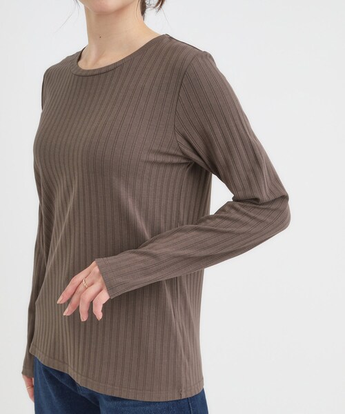 SHOO・LA・RUE（シューラルー）の「【S-LL】1枚でも、重ね着にも ワイドテレコ クルーネックインナー（Tシャツ/カットソー・レディース・オフホワイト/ブラック/ブラウン系・01/02/03/04）」の6枚目の写真