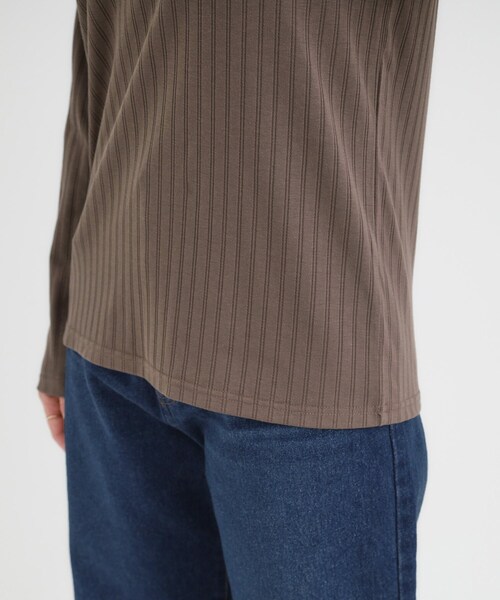 SHOO・LA・RUE（シューラルー）の「【S-LL】1枚でも、重ね着にも ワイドテレコ クルーネックインナー（Tシャツ/カットソー・レディース・オフホワイト/ブラック/ブラウン系・01/02/03/04）」の5枚目の写真