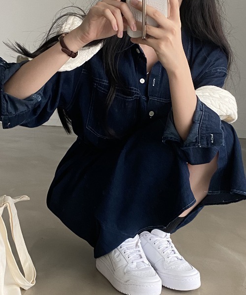 FAVORITO（ファヴォリート）の「デニムワンピース（ワンピース・レディース・ダークブルー/ライトブルー・F）」の4枚目の写真