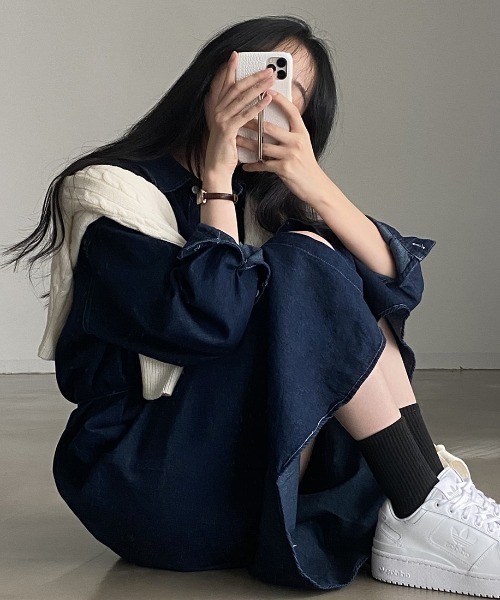 FAVORITO（ファヴォリート）の「デニムワンピース（ワンピース・レディース・ダークブルー/ライトブルー・F）」の8枚目の写真