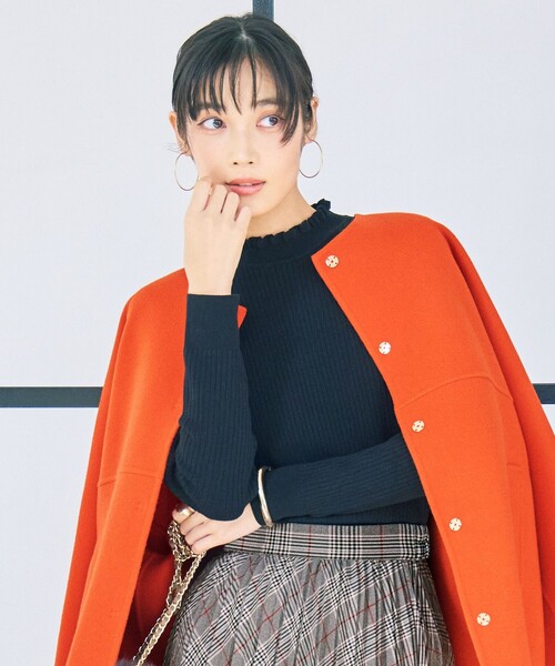 ANY(エニィ)の「【6色展開】フリルネックニット(ニット/セーター・レディース・イエロー系/ブラック系/ブルー系9/アイボリー系9/アイボリー系/ワイン系・X-LARGE)」の2枚目の写真