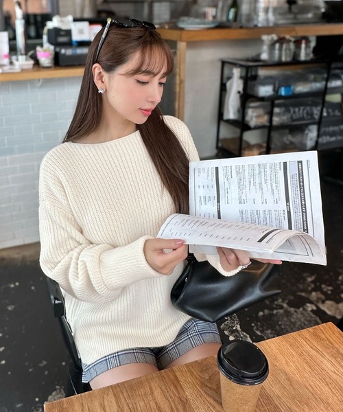 KOBE LETTUCE（コウベレタス）の「［ 岡部あゆみさんコラボ ］ローゲージニットプルオーバー（ニット/セーター・レディース・オフホワイト/ピンク/レッド/ブルー系/チャコール・M）」の7枚目の写真