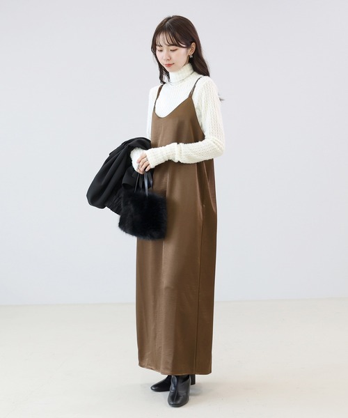 Aletta vita(アレッタビータ)の「ショートフェザーハイネックプルオーバー(Tシャツ/カットソー・レディース・ブラック/オフホワイト・FREE)」の21枚目の写真