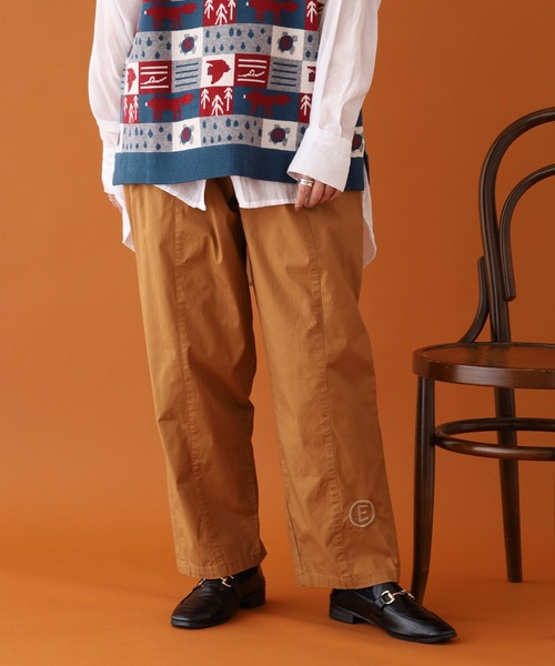 Emago(イマゴ)の「EMAGO ロゴ刺繍テーパードパンツ(その他パンツ・レディース・ブラウン/カーキ/ネイビー・FREE)」の1枚目の写真