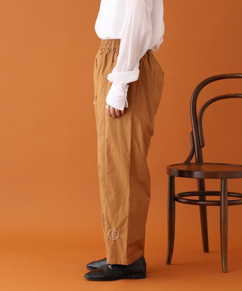 Emago(イマゴ)の「EMAGO ロゴ刺繍テーパードパンツ(その他パンツ・レディース・ブラウン/カーキ/ネイビー・FREE)」の17枚目の写真