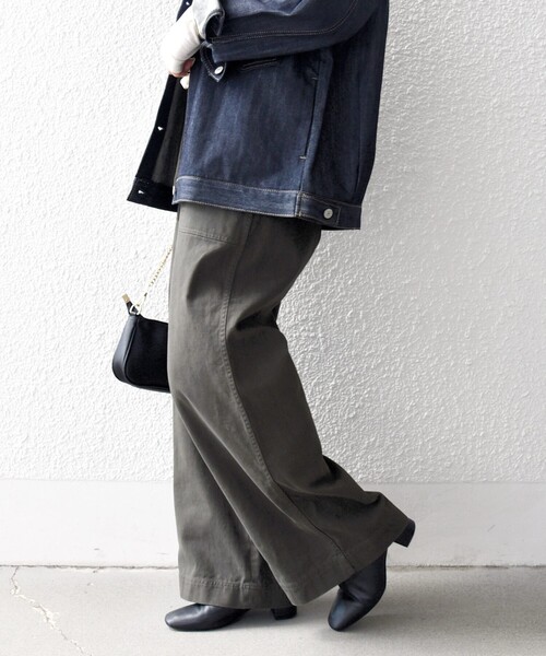SHIPS any（シップス エニィ）の「SHIPS any:〈洗濯機可能〉ドロスト イージー ワイド ストレート ベイカー パンツ（その他パンツ・レディース・チャコールグレー/ベージュ/オリーブ・ONE SIZE）」の8枚目の写真