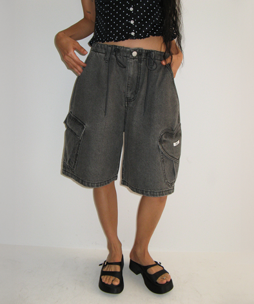 RONRON(ロンロン)の「HEART POCKET CARGO DENIM SHORT PANTS GREY BLACK(その他パンツ・レディース・その他・FREE)」の4枚目の写真