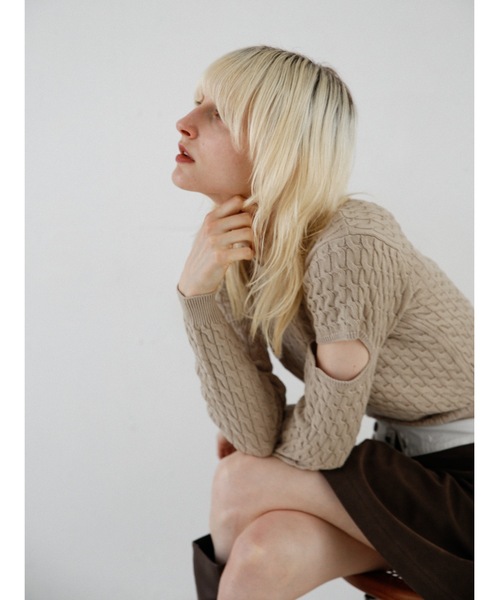 Katrin TOKYO(カトリーントーキョー)の「slit cable knit(ニット/セーター・レディース・ブラック/ベージュ/ライトオレンジ系・FREE/XS)」の13枚目の写真