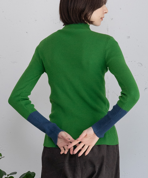 POU DOU DOU(プードゥドゥ)の「シアバターバイカラーハイネックリブニット(ニット/セーター・レディース・アイボリー/ブラック/グリーン/ブルー・M)」の3枚目の写真