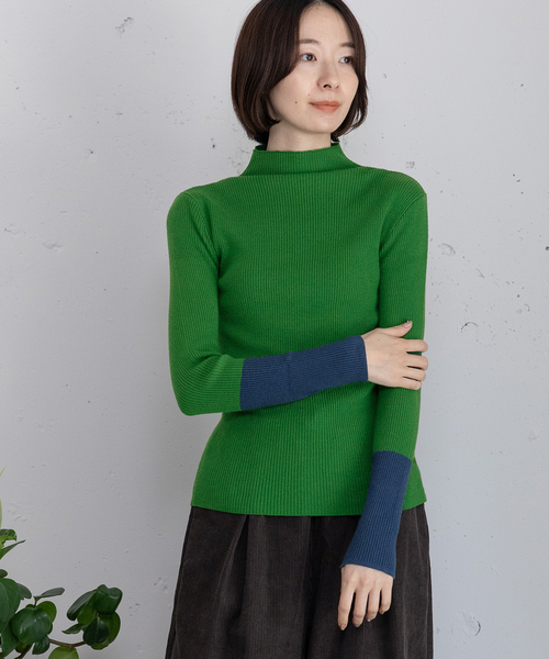 POU DOU DOU(プードゥドゥ)の「シアバターバイカラーハイネックリブニット(ニット/セーター・レディース・アイボリー/ブラック/グリーン/ブルー・M)」の5枚目の写真