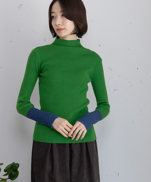 POU DOU DOU(プードゥドゥ)の「シアバターバイカラーハイネックリブニット(ニット/セーター・レディース・アイボリー/ブラック/グリーン/ブルー・M)」の6枚目の写真