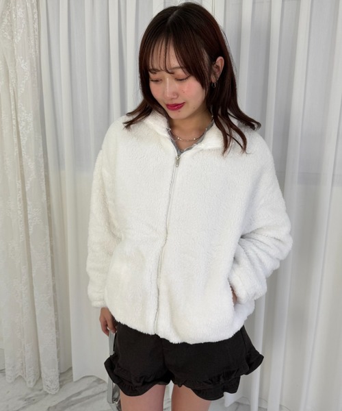 mebole(メボレ)の「フェイクファースタンドカラーショート丈ジャケット(ブルゾン・レディース・ブラック/ブラウン/ホワイト・FREE)」の4枚目の写真