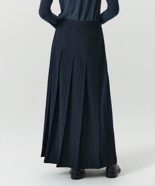 LEVAR(レバー)の「Classic Belt Pleats Maxi Skirt - Navy Stripe(スカート・レディース・その他・SMALL/MEDIUM)」の2枚目の写真