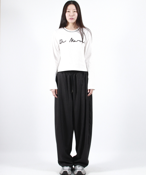 DEMARC(ドゥマーク)の「STRIPE CHICANO WIDE ONE-TUCK PANTS - deep charcoal(スラックス・レディース・その他・MEDIUM/LARGE)」の2枚目の写真