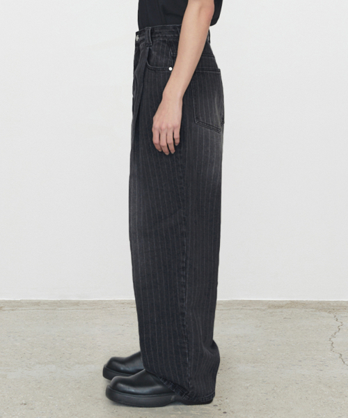 DECET(デケト)の「Deep Pleats Wide Jeans DCPT030STBlack(その他パンツ・レディース・その他・26/28/30/32/34)」の4枚目の写真