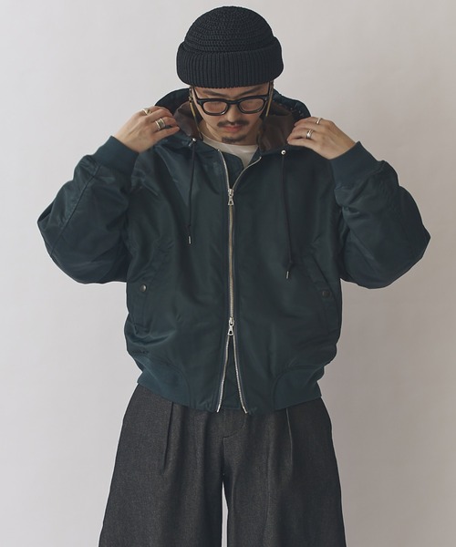 Lui's（ルイス）の「フーデッドボンバーブルゾン（ブルゾン・メンズ・ブラック/ダークグリーン・M/S）」の2枚目の写真