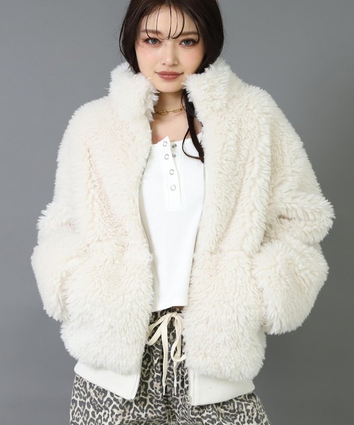 ANAP（アナップ）の「ボリューム プードル ファー ブルゾン コート（ブルゾン・レディース・アイボリー/ブラック・F）」の3枚目の写真