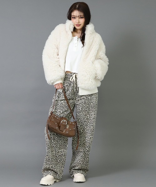 ANAP（アナップ）の「ボリューム プードル ファー ブルゾン コート（ブルゾン・レディース・アイボリー/ブラック・F）」の16枚目の写真