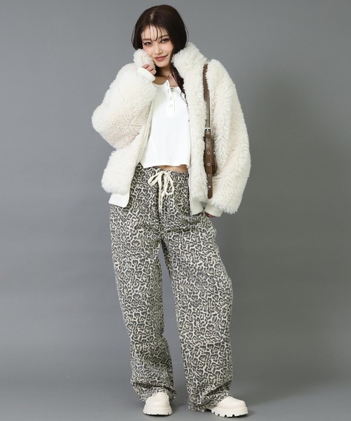 ANAP（アナップ）の「ボリューム プードル ファー ブルゾン コート（ブルゾン・レディース・アイボリー/ブラック・F）」の17枚目の写真