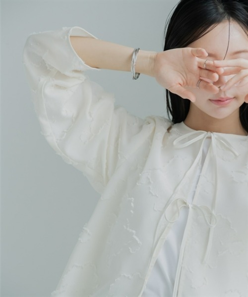 Petitjo(プッチージョ)の「小さいサイズ ジャガードブラウス 低身長さん・小柄女性(シャツ/ブラウス・レディース・ブラック/アイボリー・PL/PM/PS/PSS)」の2枚目の写真