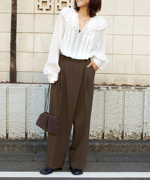 OUTDOOR PRODUCTS（アウトドアプロダクツ）の「ツイルアシンメトリータックパンツ（スラックス・レディース・ブラック/ブラウン・36/38）」の16枚目の写真