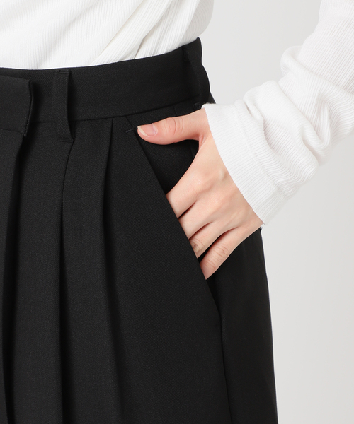 OUTDOOR PRODUCTS（アウトドアプロダクツ）の「ツイルアシンメトリータックパンツ（スラックス・レディース・ブラック/ブラウン・36/38）」の7枚目の写真