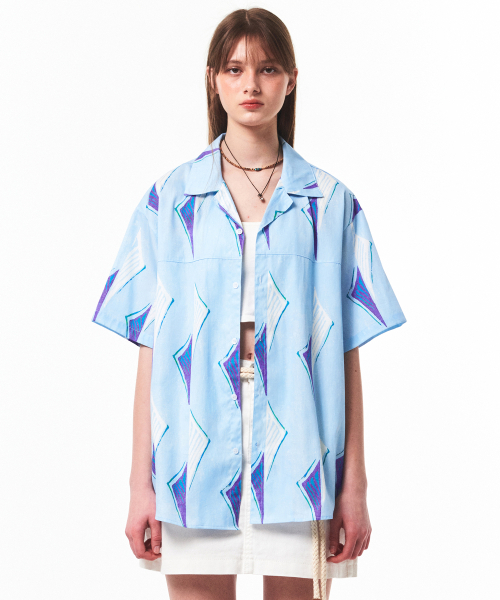 MAINBOOTH(メインブース)の「Weekend Half Shirts(SKY BLUE)(シャツ/ブラウス・レディース・その他・2/3)」の2枚目の写真