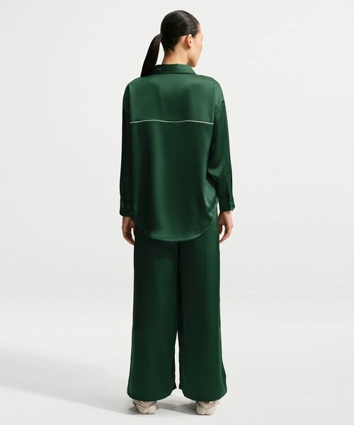 NIKE(ナイキ)の「ナイキ スポーツウェア ウィメンズ オーバーサイズド サテン ロングスリーブ トップス / Nike Sportswear Women's Oversized Satin Long-Sleeve Top IM0576-323 Fir(シャツ/ブラウス・レディース・カモフラージュ・L/S/M/XL/XS)」の5枚目の写真