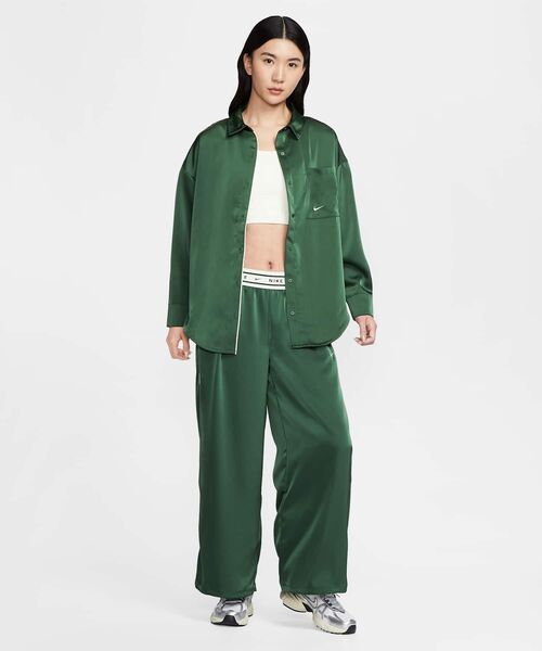 NIKE(ナイキ)の「ナイキ スポーツウェア ウィメンズ オーバーサイズド サテン ロングスリーブ トップス / Nike Sportswear Women's Oversized Satin Long-Sleeve Top IM0576-323 Fir(シャツ/ブラウス・レディース・カモフラージュ・L/S/M/XL/XS)」の8枚目の写真