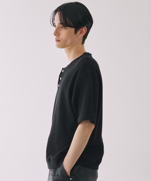 LUENNA（ルエナ）の「【LUENNA】Thermal Henley Neck T-Shirt / サーマルヘンリーネックTシャツ（Tシャツ/カットソー・メンズ・グレー/ブラック・S/M/L）」の13枚目の写真