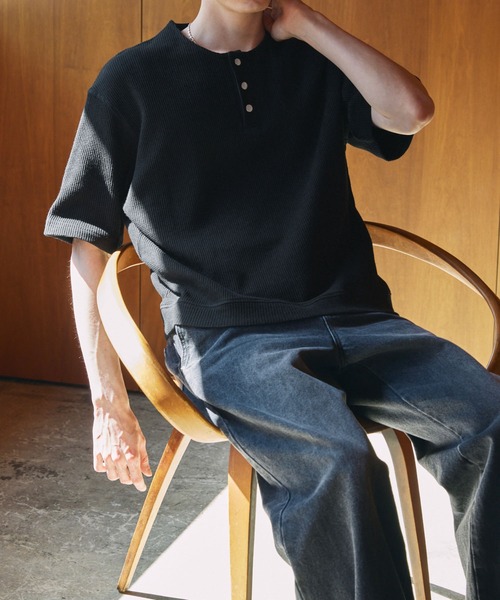 LUENNA（ルエナ）の「【LUENNA】Thermal Henley Neck T-Shirt / サーマルヘンリーネックTシャツ（Tシャツ/カットソー・メンズ・グレー/ブラック・S/M/L）」の20枚目の写真