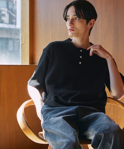 LUENNA（ルエナ）の「【LUENNA】Thermal Henley Neck T-Shirt / サーマルヘンリーネックTシャツ（Tシャツ/カットソー・メンズ・グレー/ブラック・S/M/L）」の21枚目の写真