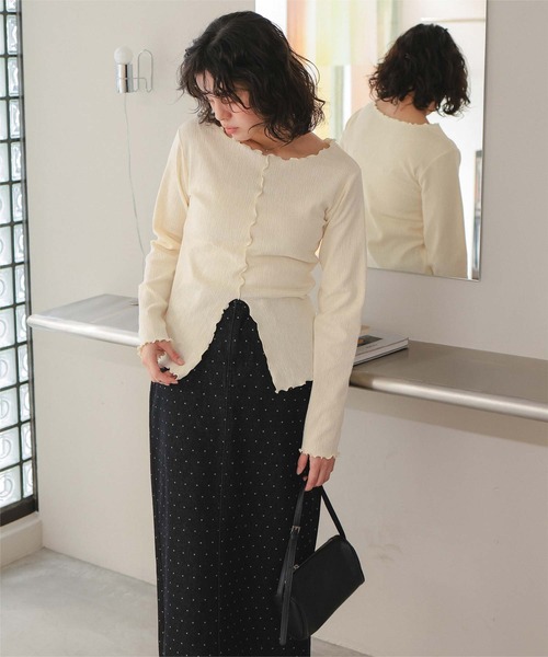 titivate(ティティベイト)の「スリットデザイントップス(Tシャツ/カットソー・レディース・ピンク/イエロー/ネイビー/アイボリー/ブラック/ブルー・L/M/S)」の7枚目の写真
