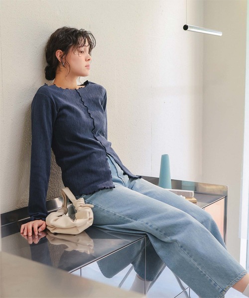 titivate(ティティベイト)の「スリットデザイントップス(Tシャツ/カットソー・レディース・ピンク/イエロー/ネイビー/アイボリー/ブラック/ブルー・L/M/S)」の22枚目の写真