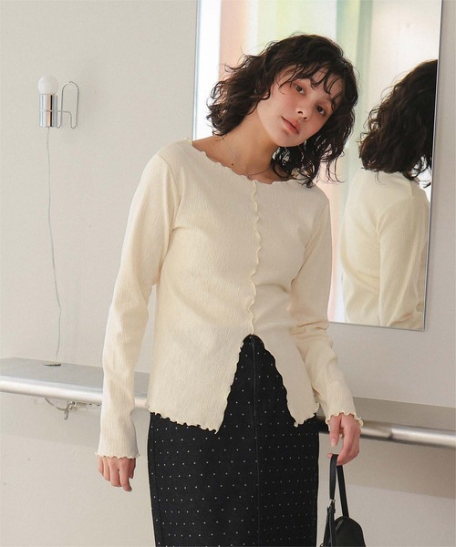 titivate(ティティベイト)の「スリットデザイントップス(Tシャツ/カットソー・レディース・ピンク/イエロー/ネイビー/アイボリー/ブラック/ブルー・L/M/S)」の9枚目の写真