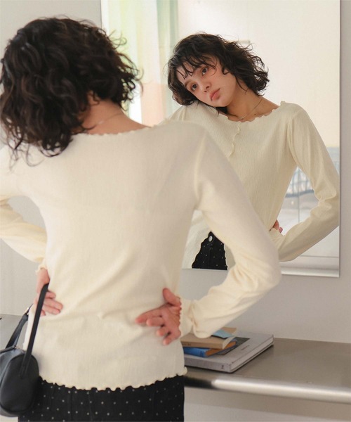titivate(ティティベイト)の「スリットデザイントップス(Tシャツ/カットソー・レディース・ピンク/イエロー/ネイビー/アイボリー/ブラック/ブルー・L/M/S)」の10枚目の写真
