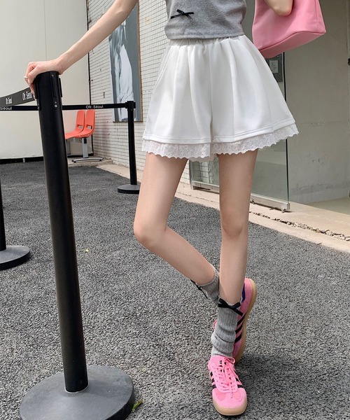 c.u.l（シーユーエル）の「レース フリル タック入りショートパンツ culw903（その他パンツ・レディース・ブラック/ホワイト/グレー・S/M）」の4枚目の写真