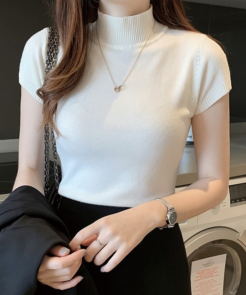 ADDITION STORE（アディションストア）の「＼柔らかニットの肌触り♪／ベーシック ハーフスリーブ モックネックサマーニット（ニット/セーター・レディース・グレー/ブラック/ホワイト/レッド・FREE）」の2枚目の写真