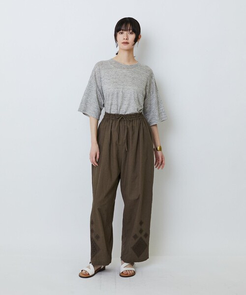 LOISIR（ロワズィール）の「コットンリネンクロス刺繍入りイージーパンツ（その他パンツ・レディース・ブラック/カーキ・FREE）」の6枚目の写真