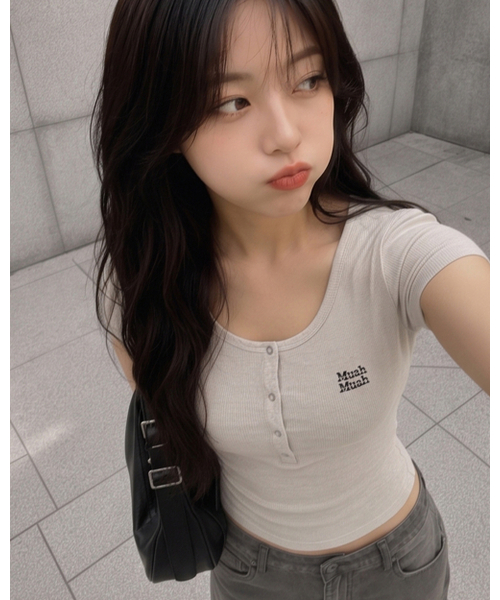 muahmuah（ムーアムーア）の「ヘンリーネック半袖Tシャツ[6色]（Tシャツ/カットソー・レディース・アイボリー/ブラック/カーキ/ブラウン/オートミール/グレー・FREE）」の19枚目の写真
