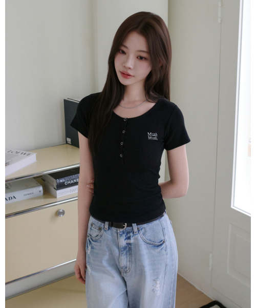 muahmuah（ムーアムーア）の「ヘンリーネック半袖Tシャツ[6色]（Tシャツ/カットソー・レディース・アイボリー/ブラック/カーキ/ブラウン/オートミール/グレー・FREE）」の8枚目の写真