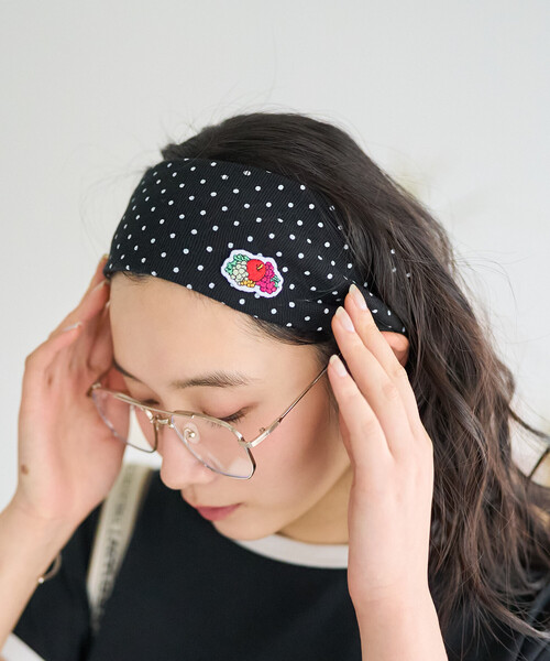 FREAK'S STORE（フリークスストア）の「FRUIT OF THE LOOM × FREAK'S STORE/フルーツオブザルーム 別注 ドット フライス ヘアバンド（ヘアバンド・レディース・オフホワイト/ブラック/チャコール・ONE SIZE）」の3枚目の写真