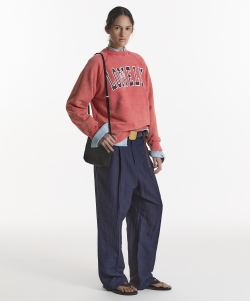 NOHANT(ノアン)の「LONELY/LOVELY 90s WASHED SWEATSHIRT RED(スウェット・レディース・レッド・SMALL/MEDIUM/LARGE)」の5枚目の写真