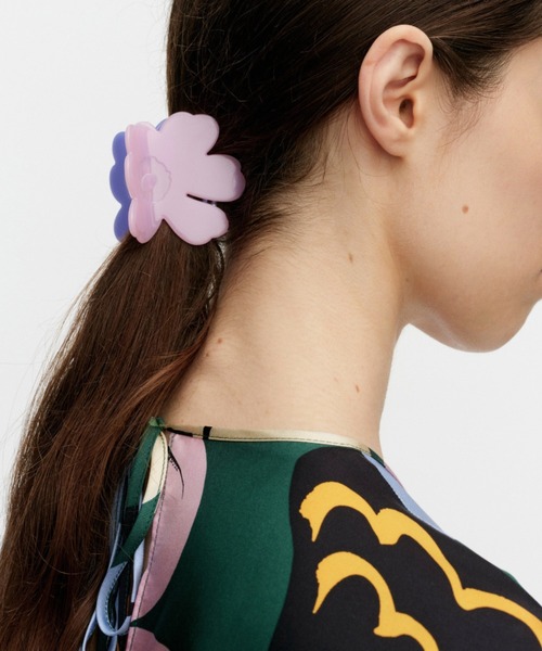 marimekko(マリメッコ)の「Unikko / Hair Clip S(バレッタ/ヘアクリップ・レディース・ベビーピンク/グリーン・FREE)」の1枚目の写真