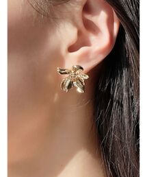 フラワーメタルピアス