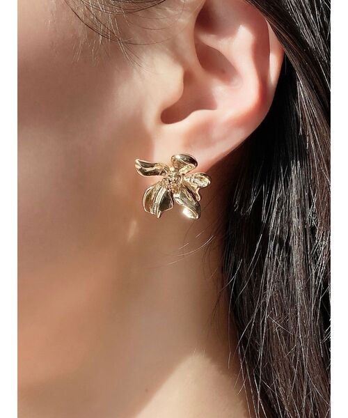 RESEXXY（リゼクシー）の「フラワーメタルピアス（ピアス（両耳用）・レディース・ゴールド/シルバー・FREE）」の2枚目の写真