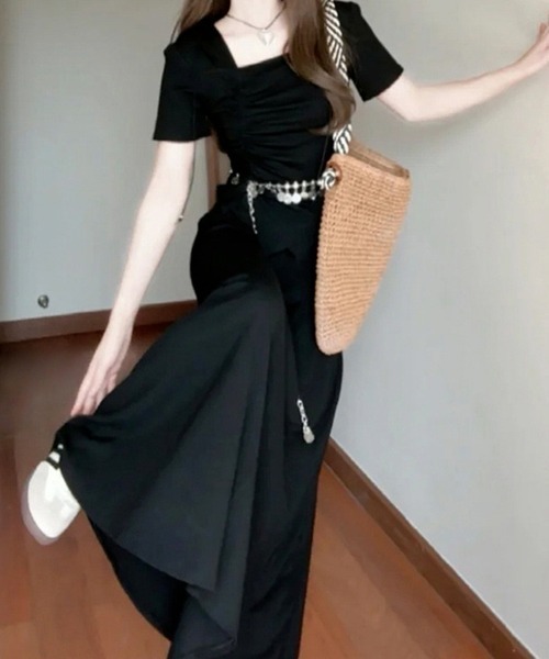 mielu(ミエル)の「スクエアネックT&ロングスカートセット(セットアップ・レディース・ブラック/グレー・MEDIUM/LARGE)」の1枚目の写真